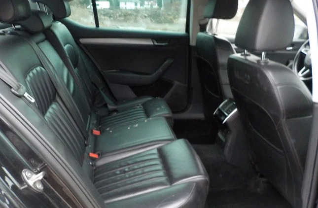 Skoda Superb cena 37900 przebieg: 405193, rok produkcji 2017 z Krynki małe 407